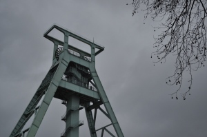 Der Förderturm am Bergbau-Museum gehörte ursprünglich zur Zeche Germania in Dortmund. Er ist begehbar und schon von Weitem gut sichtbar. 